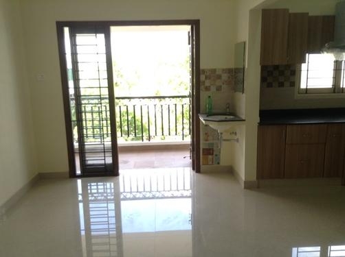 Semi Furnished 1500Sq 3BHK Near 10th Avenue